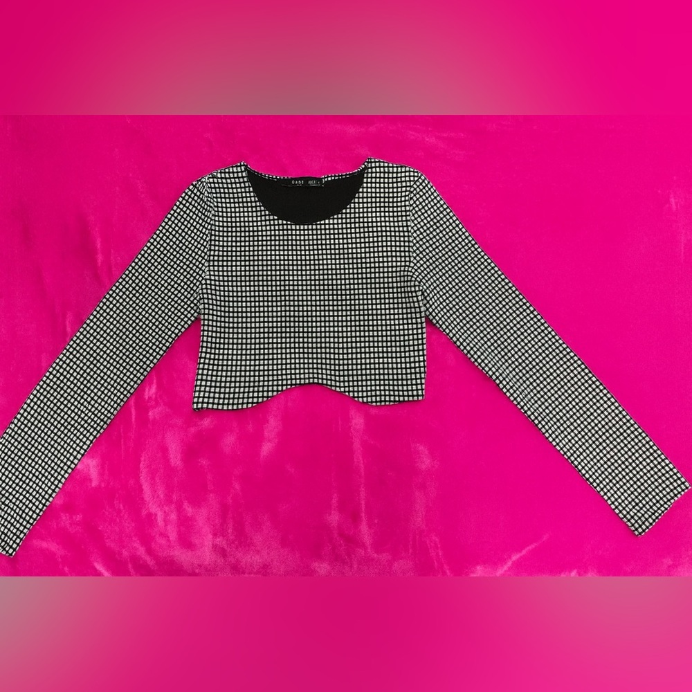 Sparkle Women's Black and White Checkered long sleeve Crop Top